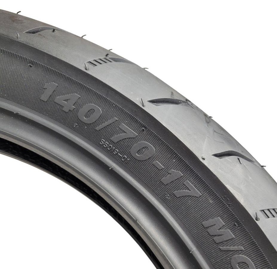 Мотошина "17"  140/70-17  SS-143 дорожня, (TL) безкамерна