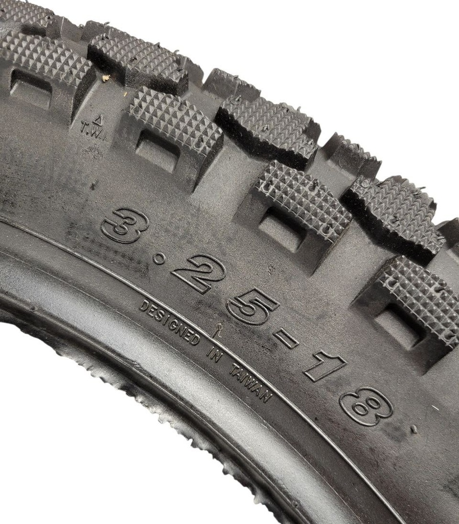 Мотошина  "18"  3.25-18  SY-M002 / SM-002 ZHX  шипована, (TT) камерна