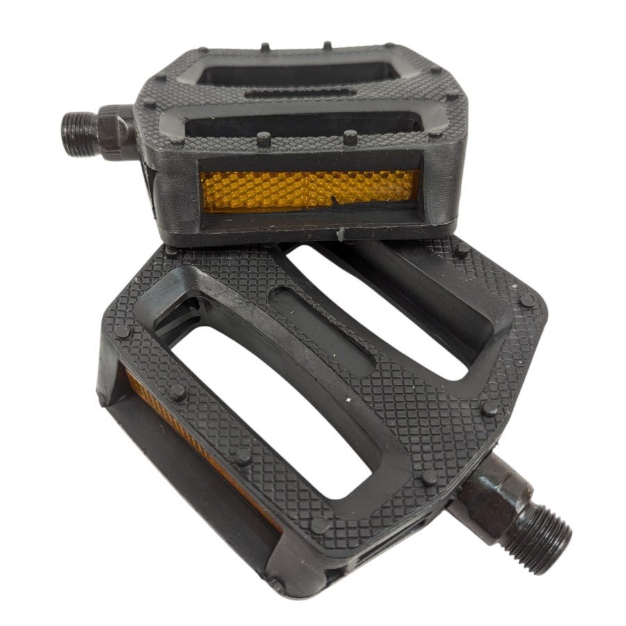 Педалі пластик чорні, з шипами